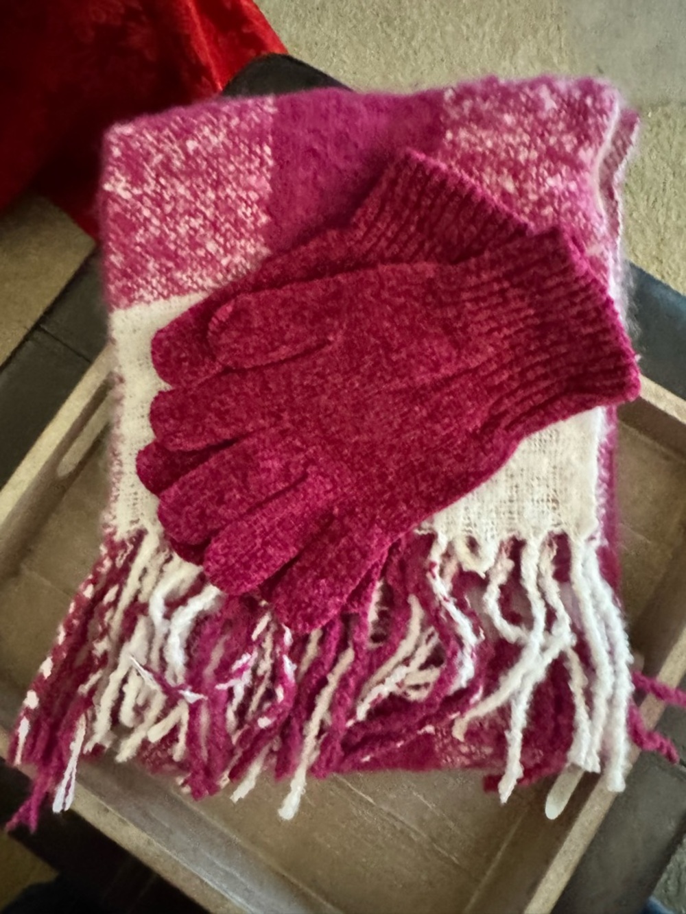 Women’s Fuchsia Knit Glove and Scarf Set